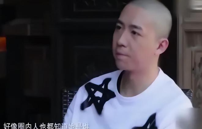 束捧爱心蛋糕秀恩爱疑似男友俞灏明所送ag旗舰厅客户端王晓晨晒99朵玫瑰花(图15)